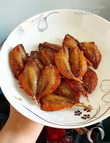 Giá Cá Chỉ Vàng Khô