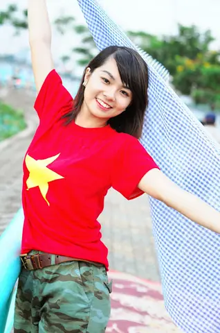 Giá Cờ Đỏ Sao Vàng