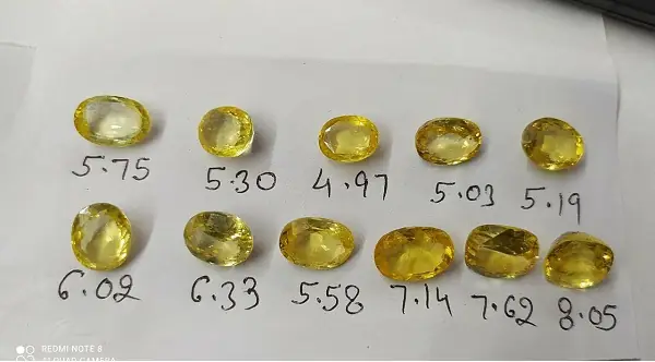 Giá Đá Sapphire Vàng Tự Nhiên