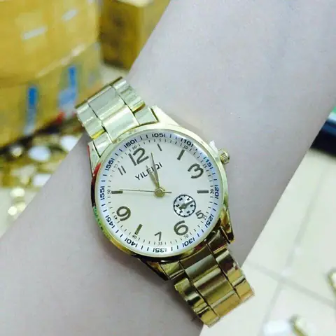 Giá Đồng Hồ Yileiqi Mạ Vàng