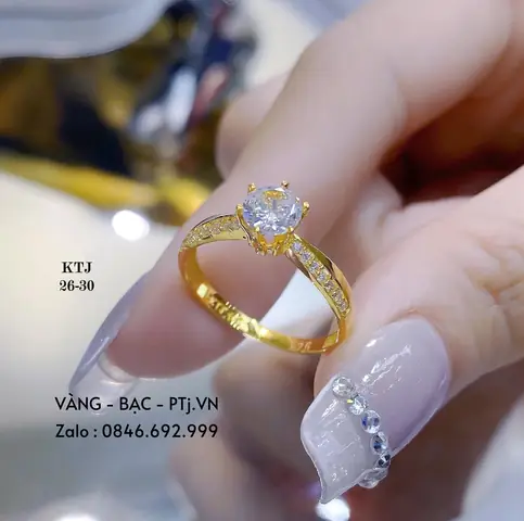 Giá Nhẫn Vàng Tây