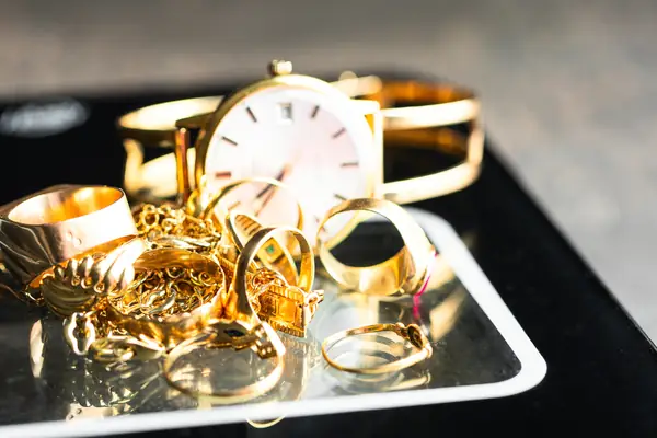 Giá Vàng Thấp Tuổi Giá Vàng Thấp Tuổi