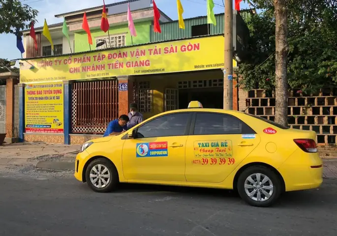 Taxi Giá Rẻ Màu Vàng