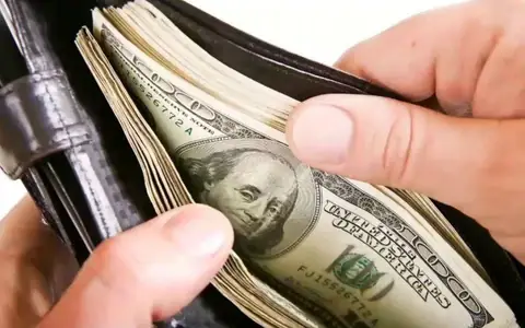 Cách Chọn Ví Tiền Hợp Phong Thủy