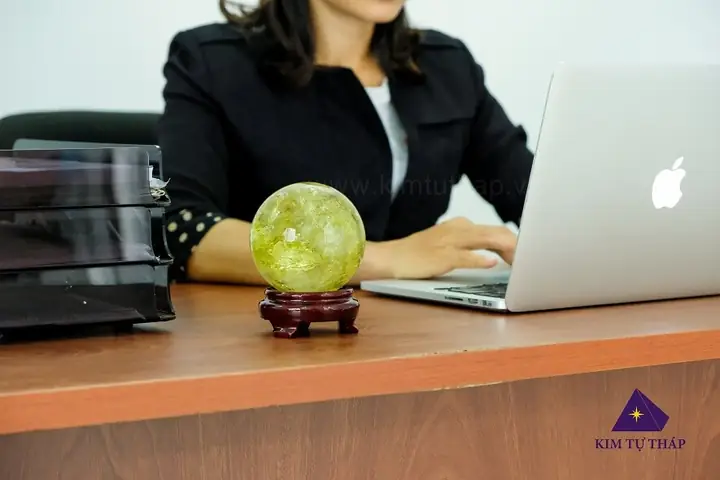 Cách Đặt Đá Phong Thủy Trên Bàn Làm Việc