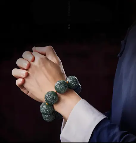 Có Nên Đeo Nhiều Vòng Phong Thủy