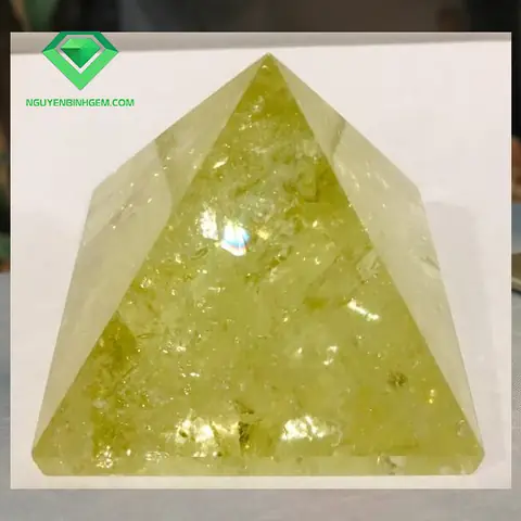 Đá Phong Thủy Hình Kim Tự Tháp