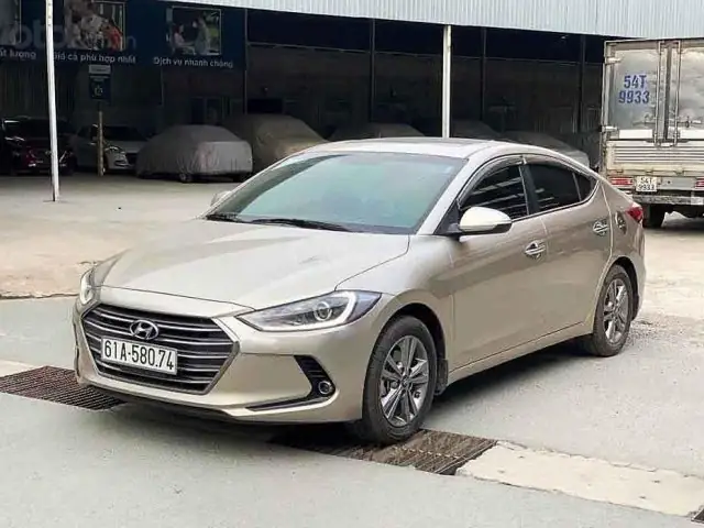 Đánh Giá Elantra 2018 Vàng Cát