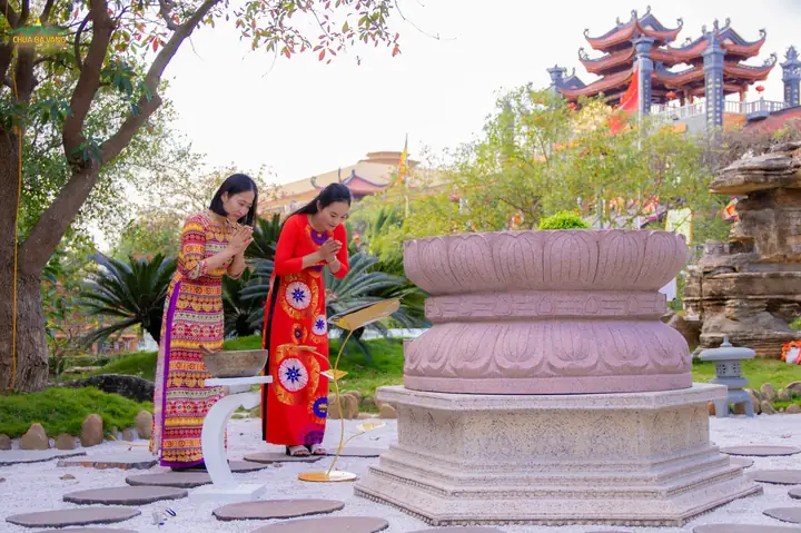 Đánh Giá Sự Kiện Chùa Ba Vàng