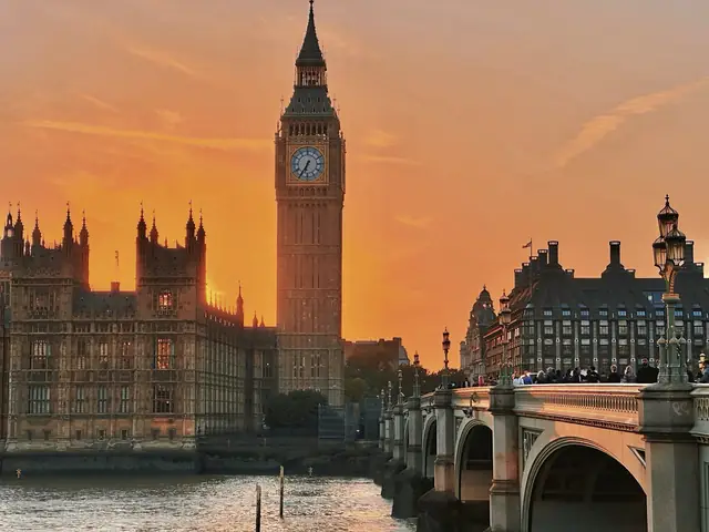 Đánh Giá Vali Thủ Đô Vàng