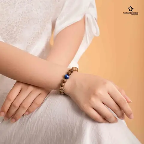 Đeo Vòng Phong Thủy Tay Nào Tốt