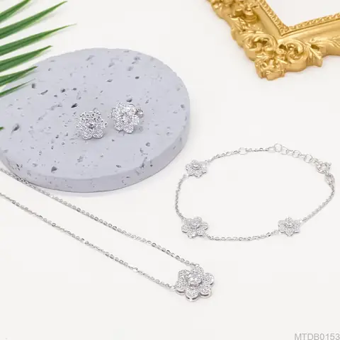 Giá Các Loại Nữ Trang Vàng 18k