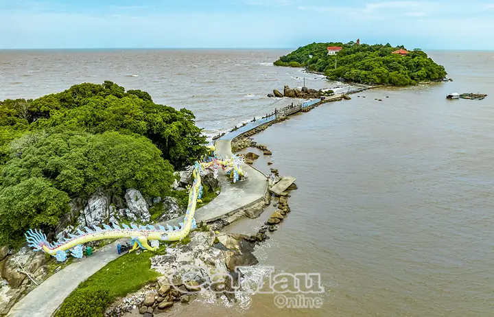 Giá Khu Du Lịch Biển Đá Vàng
