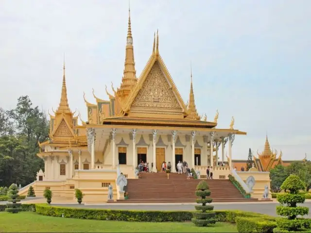Giá Tham Quan Hoàng Cung Chùa Vàng Chùa Bạc