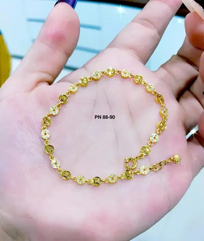 Giá Tiền Của Kiềng Đeo Tay Vàng 18