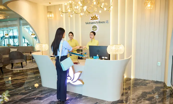 Giá Vé Phòng Chờ Bông Sen Vàng