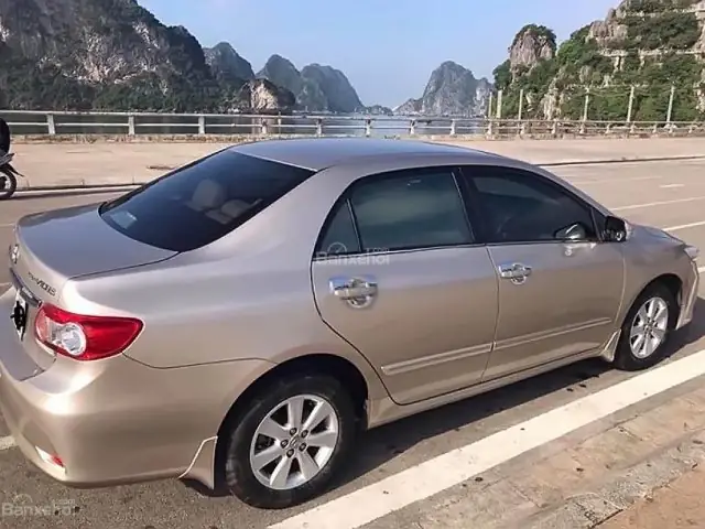 Giá Xe Altis 2017 Màu Vàng Cát
