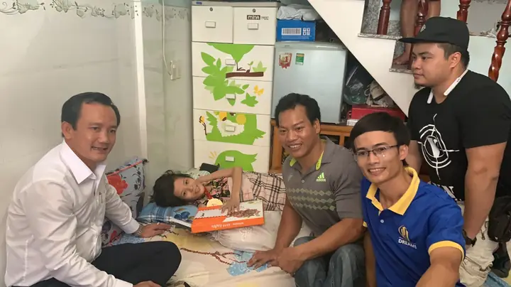 Lê Văn Công Bán Đấu Giá Huy Chương Vàng