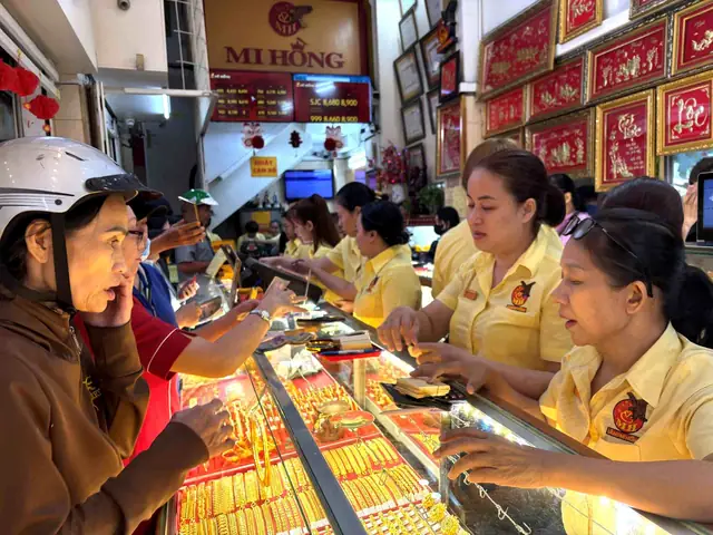 Phiếu Giảm Giá Nền Vàng Vui Vẻ