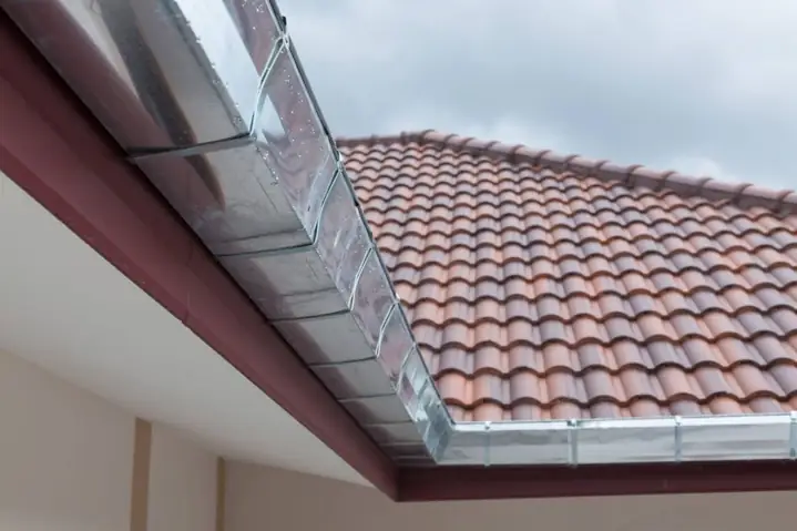 Thoát Nước Mưa Trên Mái Theo Phong Thủy