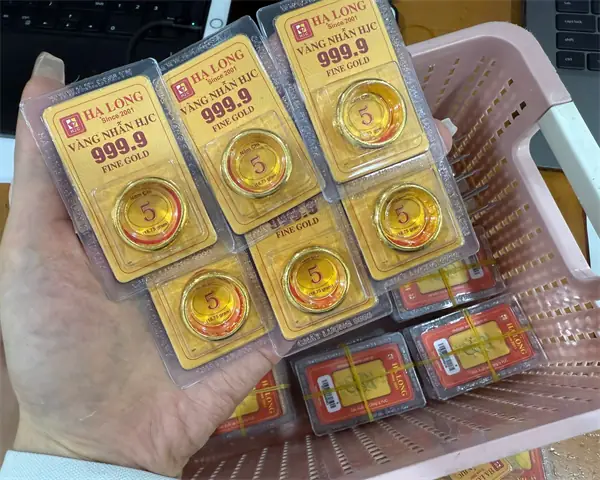 Trị Giá Vàng Tháng 2 2001