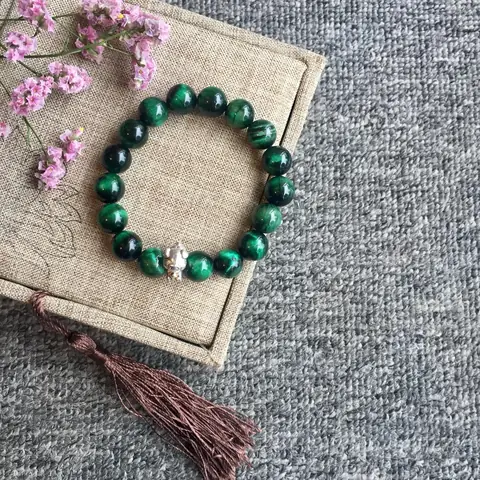 Tuổi Đinh Mùi Đeo Vòng Phong Thủy Màu Gì