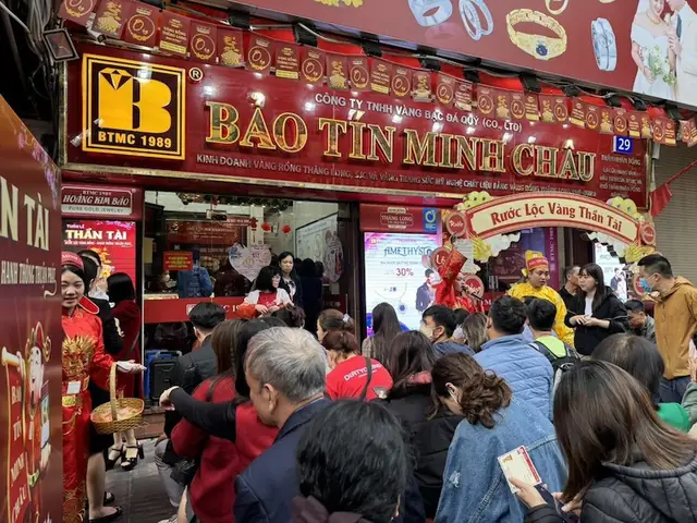 Vàng Tăng Giá Dan Đổ Xô Mua Vàng-baovinh Long