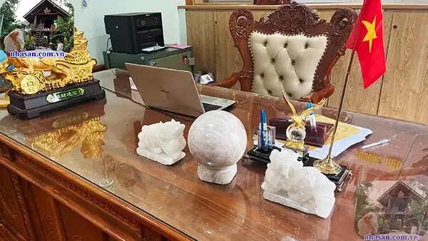 Vật Để Bàn Làm Việc Theo Phong Thủy