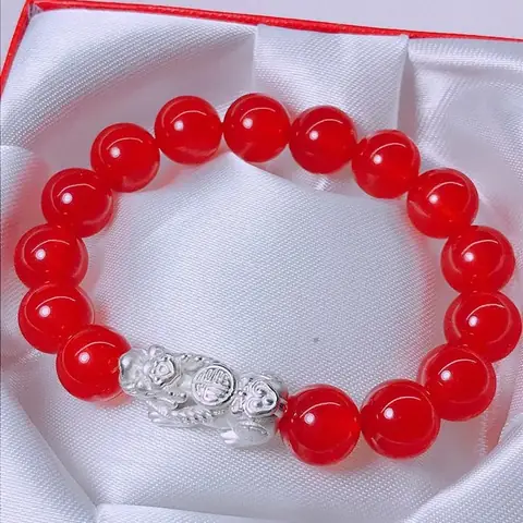 Vòng Đá Phong Thủy Màu Đỏ