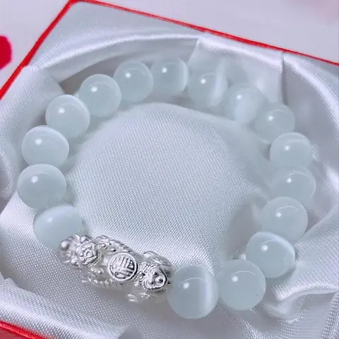 Vòng Đá Phong Thủy Màu Trắng