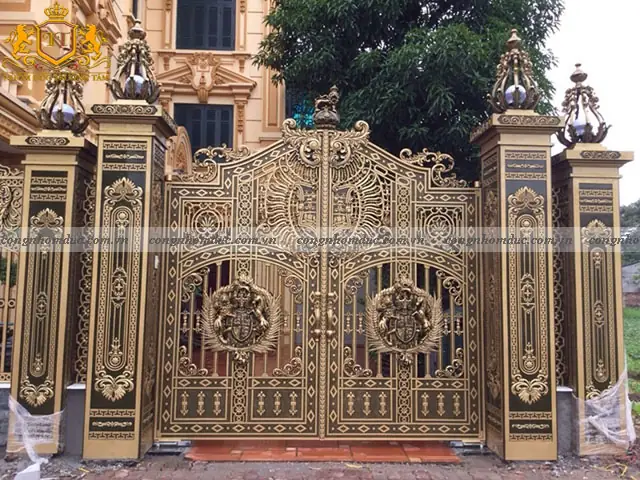 Xem Phong Thủy Cổng Nhà Tuổi 1975
